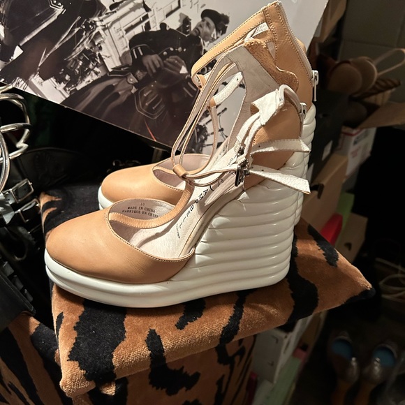 Jeffrey Campbell size 10 true to size - Picture 3 of 5